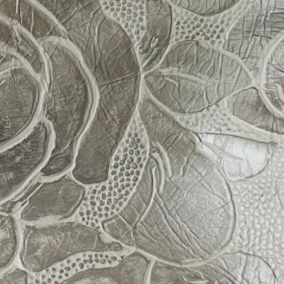 Elegant White Floral Handbag by Brahmin with matching wallet . - Picture 5 of 9